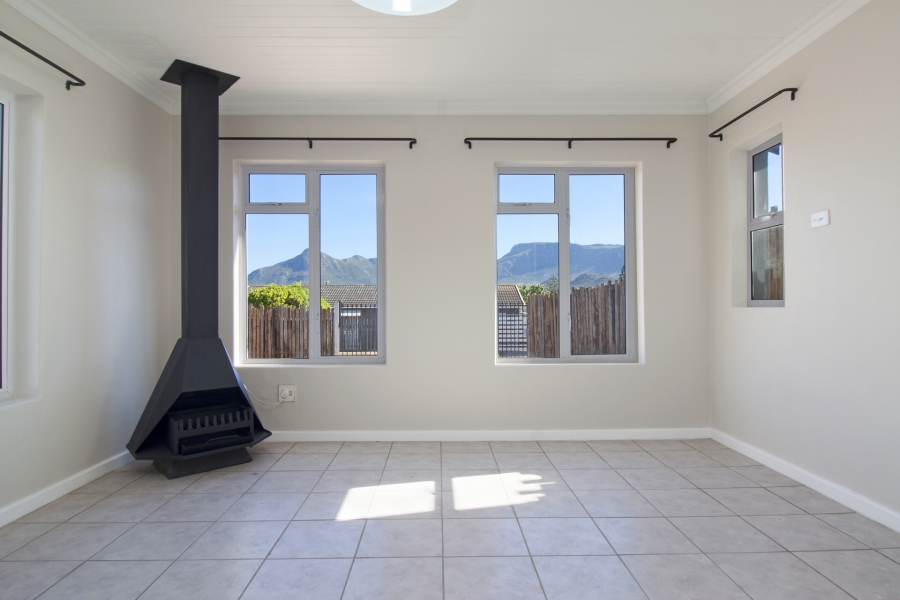 To Let 3 Bedroom Property for Rent in Sunnydale Western Cape